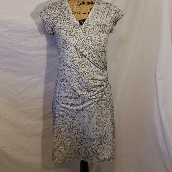 Athleta Dresses & Skirts - Athleta Dress Short Sleeve Gray Decorative Pattern